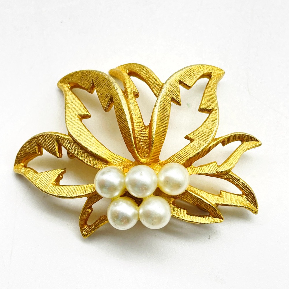 Signed Roma Faux Pearl Gold Tone Leaf Brooch Vintage Nature Floral Pin Elegant